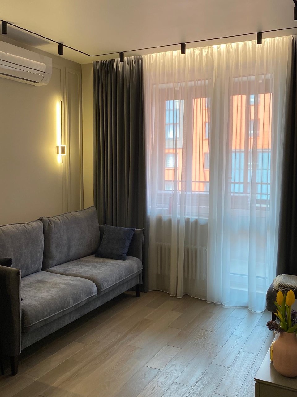 Шторы в зал с электроприводом