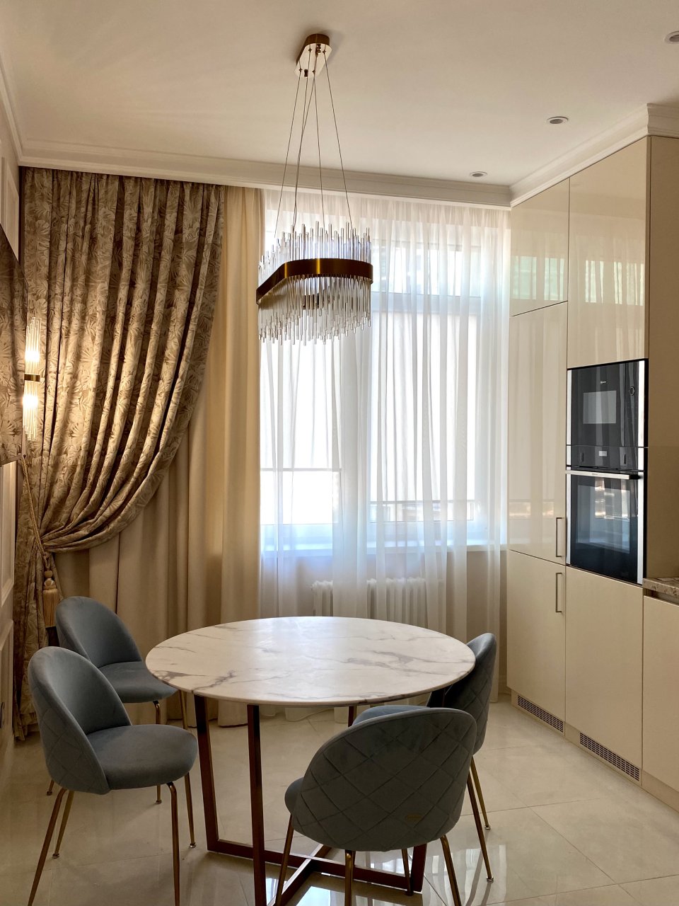 Шторы шелковые с электроприводом